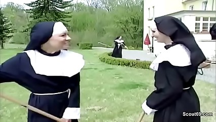 Notgeile Nonne wird vom Handwerker heimlich entjungfert