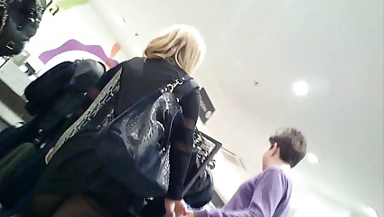 Serbian MILF upskirt in shop - Matorka pokazala guzicu u sopingu