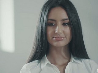 Off colour dài thư ký tóc Eliza Ibarra rides cock vững chắc trên đầu trang