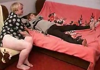 Ibu berbicara anak menidurinya
