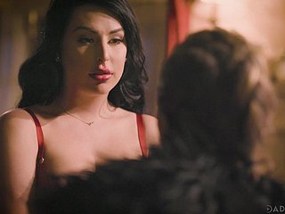 纹身超级秀色可餐香奈儿桑蒂尼提供人妖与BJ