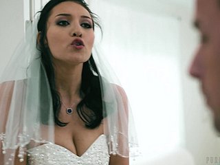 Грязная невеста Белла Rolland получает стучал на свадьбе