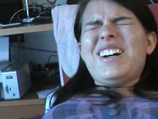 Zuzinka onu kedi Leggins aracılığıyla fingerfucked alır