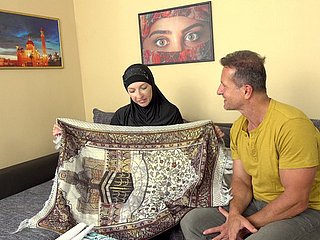 素晴らしいファックとイスラム教徒のおかげで彼女の夫