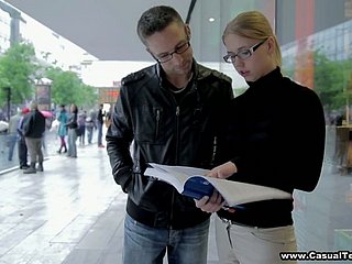 studente Shy in bicchieri Veronika è scopata e jizzed