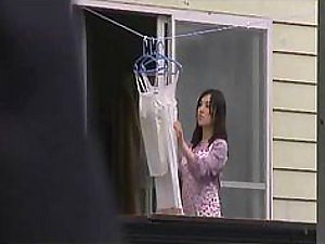 자연적으로 Busty Japanese Milf는 그녀의 털이 많은 음부를 열심히 망 쳤습니다.