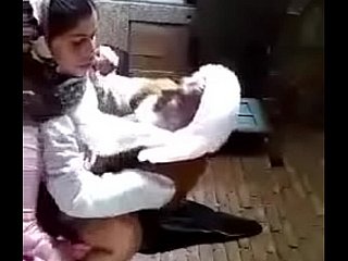 パキスタンの女性​​は老人によって犯されました