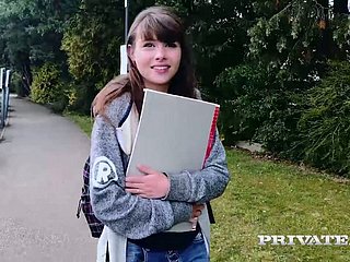 سوراخ کرنے والی brunette بیب لونا حریف اس کے ٹیوٹر کے ساتھ محبت کر رہا ہے
