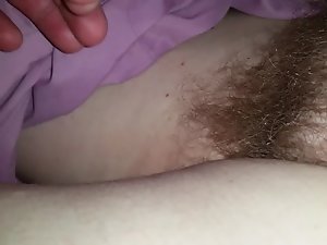 음부 머리의 매우 긴 가닥