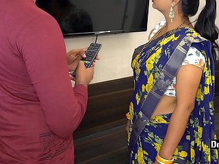 Indian Bhabhi seduz mecânico de TV para sexo com áudio hindi claro