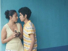 Mujer madura y Yung chico escena de sexo muy caliente