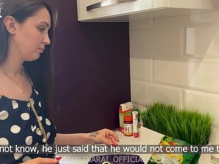继母用她的猫安慰了沮丧的继子