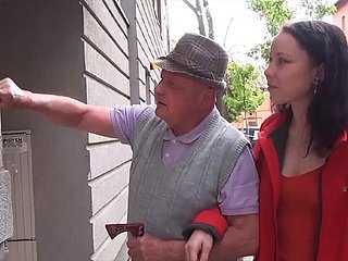 角質のおじいちゃんにとって非常に幸運な日
