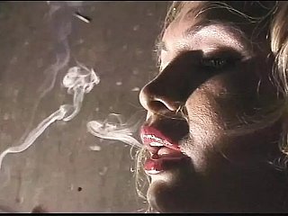 Crystal set Domina는 그녀의 저크를 묶습니다