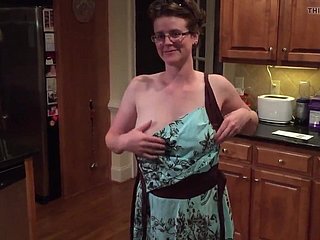 Georgia Milf Jessica Strips di Dapur