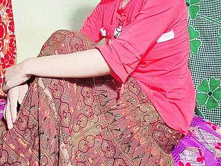 Desi Gawar Ladaki ko Kuch Pata nahi rahata hai tabhi uske gav ke ladake ne cod diya