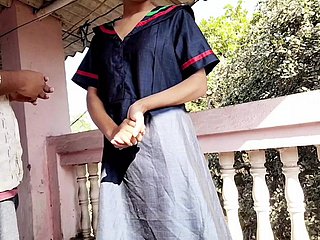 Gav se ahi hu hi ladaki ko bahar lekar uske chefe ne chod diya