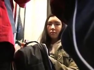 นูน Suspicion สำหรับวัยรุ่นที่สถานีรถไฟใต้ดิน