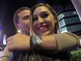 Aufgenommen kurvy sexy Nympho Kleio Valentien wird im Hotel gefickt