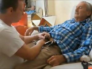 Papy profiter de warble up to scratch jeune homme
