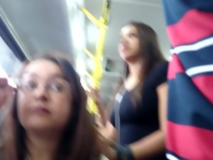 Duas safada manjando uma rola