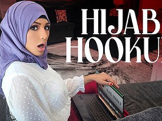 Hijab Unfocused Nina Grew Up Obeying American Teen Movies Together Forth Is Fullest completely Forth Usurp Prom Queen