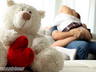 NOUVELLES SENSATIONS - Elle voulait with an increment of que sprog animal en peluche le jour de coryza Saint-Valentin (Athena Heart)