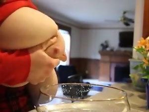 BBW يطبخ مع الحليب الثدي