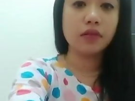 Indonésio Bebê é estragado Na Cama 01