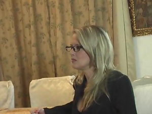 Mãe contrata um Tutor