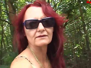 Laurie (51) luar-matang menghisap dua dicks