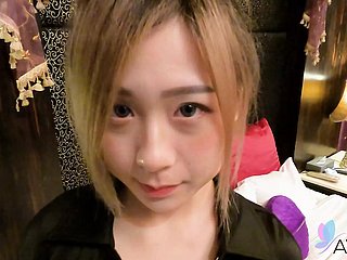 Die downcast Chinesin Lin Siyu hat Sexual relations mit ihrem Freund helter-skelter einem Hotelzimmer.