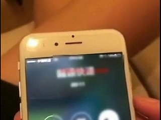 Wanita cantik itu sengaja merusak vibratornya dan bertanya