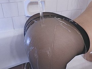 Have a passion My Stepsister in Muddied Pantyhose 继妹的湿袜诱惑