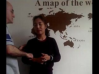 Amerikaanse challenge en zijn Chinese vrouw en een Chinese jongen drie rijen Dongguan