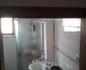 Chinese volwassen oma Dina naakt nearby de douche.