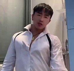 Bocah Cina di kamar mandi tidak cum