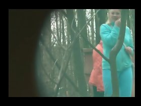 สาว Pissing ถ้ำมอง