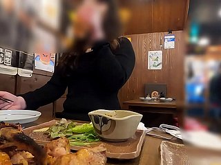 완전 실제 일본 사설 관음증 아름다운 엉덩이 젤라토 가게에서 일하는 28세의 갑작스러운 변화 데이트 앱에서 계속해서 신음하는 섹스를 좋아하는 여성을 만났습니다.