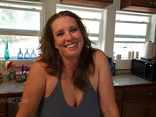 ایک Hot Milf Stepmom کو کارڈز میں سبق ملتا ہے اور وہ اپنے سوتیلے بیٹے کو جنسی تعلقات کا سبق دیتی ہے۔
