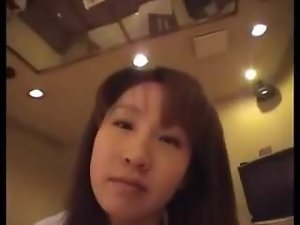 สาวเอเชีย pisses และ farts บนไก่ผู้ชาย