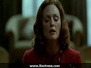 Hot Redhead Julianne Moore Fucks and Wanks a Zakar/batang dalam A Hot Seks Adegan