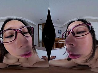 塚田詩織 VR