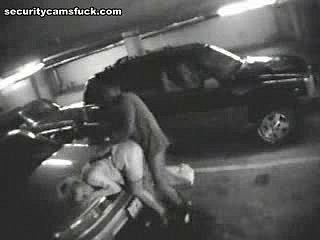 Otoparkta Sıcak Sert Deneyim
