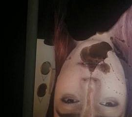 Momina Mustehsan (Penyanyi Pakistan) Penghormatan Merangkap Peaked Keras