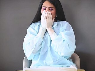 اس نشہ آور میڈیکل لیٹیکس گلوو فیٹش ویڈیو کا تجربہ کریں جہاں تنگ فٹنگ دستانے کی مخصوص کرنکتی ہوئی آواز آپ کی ریڑھ کی ہڈی کو کانپ دے گی۔ نازک ہاتھوں کو ہموار، کلینکل لیٹیکس میں لپیٹے ہوئے ہر انچ کانپتے ہوئے گوشت کو تلاش کریں۔ جراثیم سے پاک خوشبو ہوا کو بھر دیتی ہے کیونکہ یہ دستانے والی انگلیاں حساس علاقوں کی جانچ کرتی ہیں، کھینچتی ہیں اور چھیڑتی ہیں، جس سے ایک ناقابل فراموش حسی تجربہ پیدا ہوتا ہے جو طبی درستگی کو خام جسمانی خواہش کے ساتھ ملا دیتا ہے۔