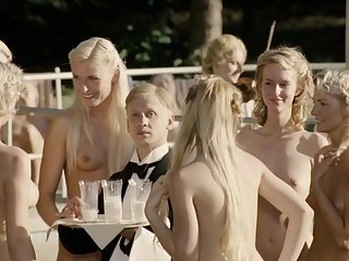 NUDEユリア・イェンチ.....