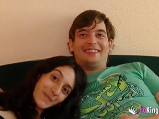 Una nueva pareja Lucy y Rober & # 039; s debut en el porno