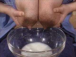 亚洲的胸部哺乳期