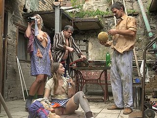HORRORPORN - الأسرة الملتوية
